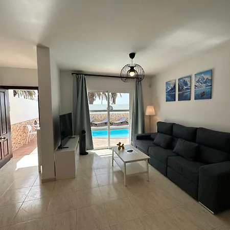 Crotos Willa Costa Teguise